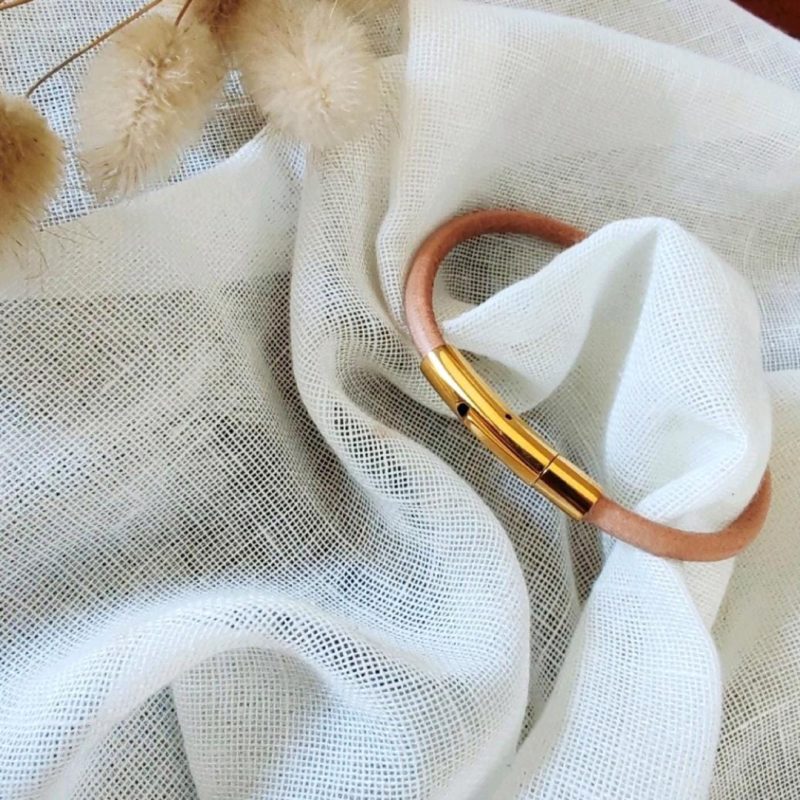 Minimalist leather bracelet