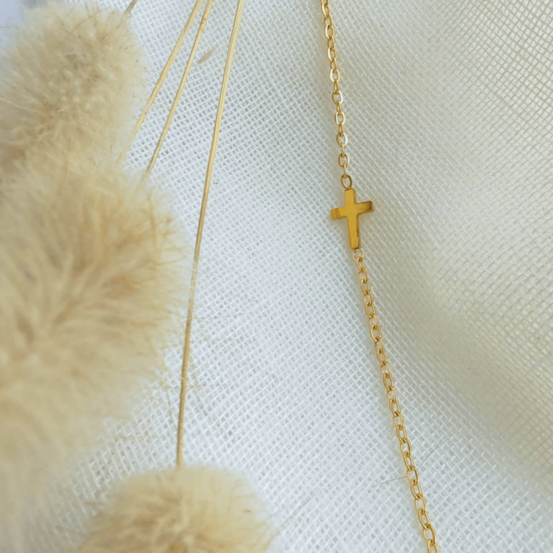 Petite cross bracelet