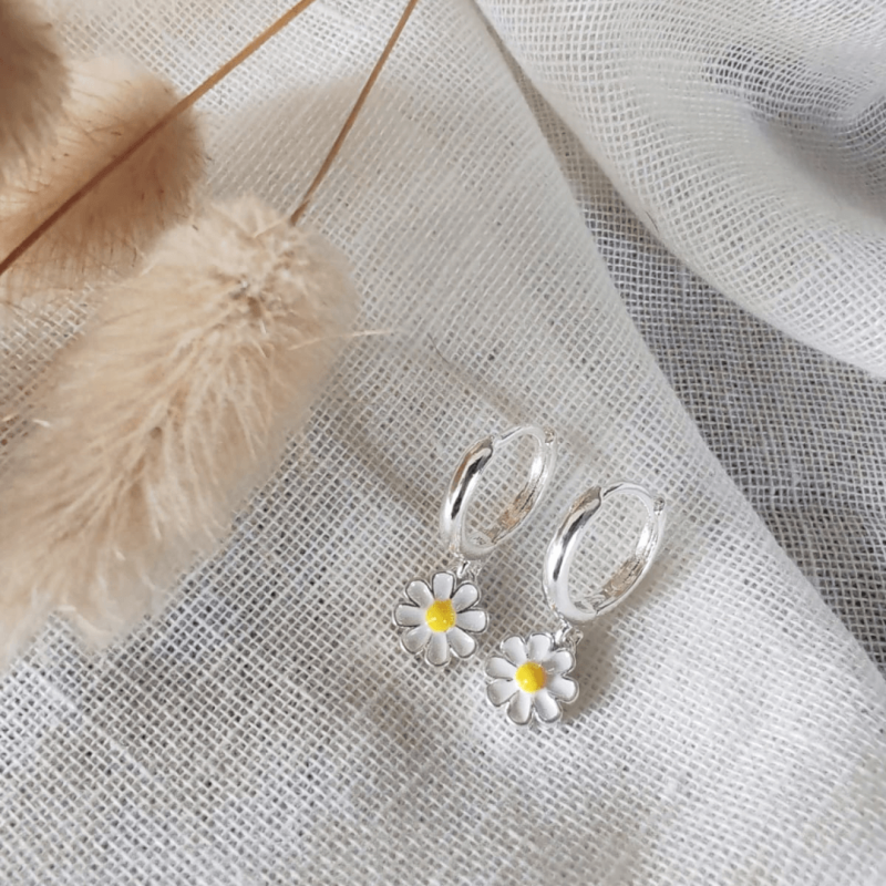 Oopsy daisy earrings