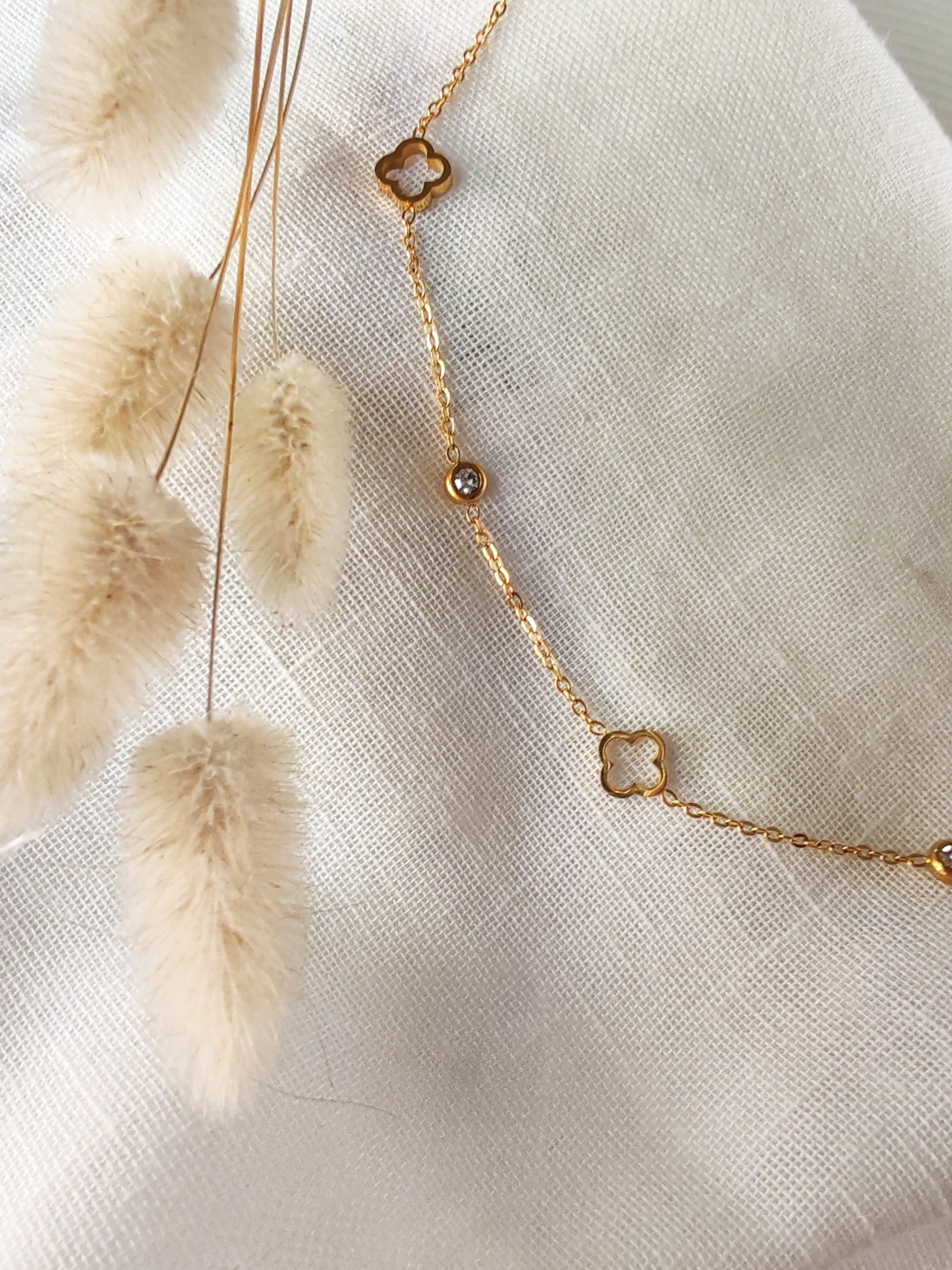 Hollow clover necklace - Image 2