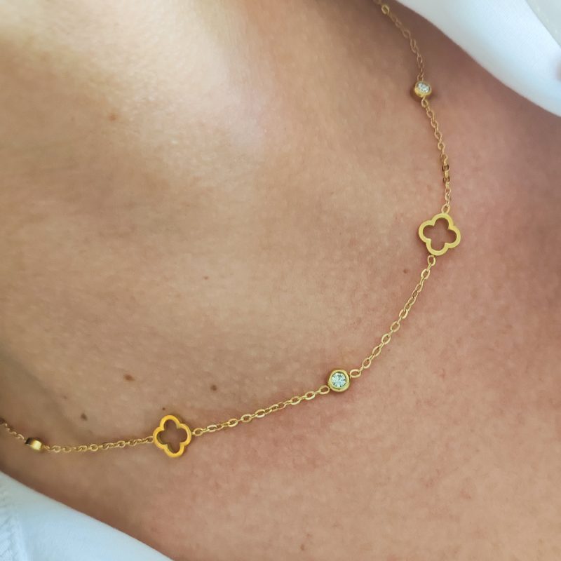 Hollow clover necklace