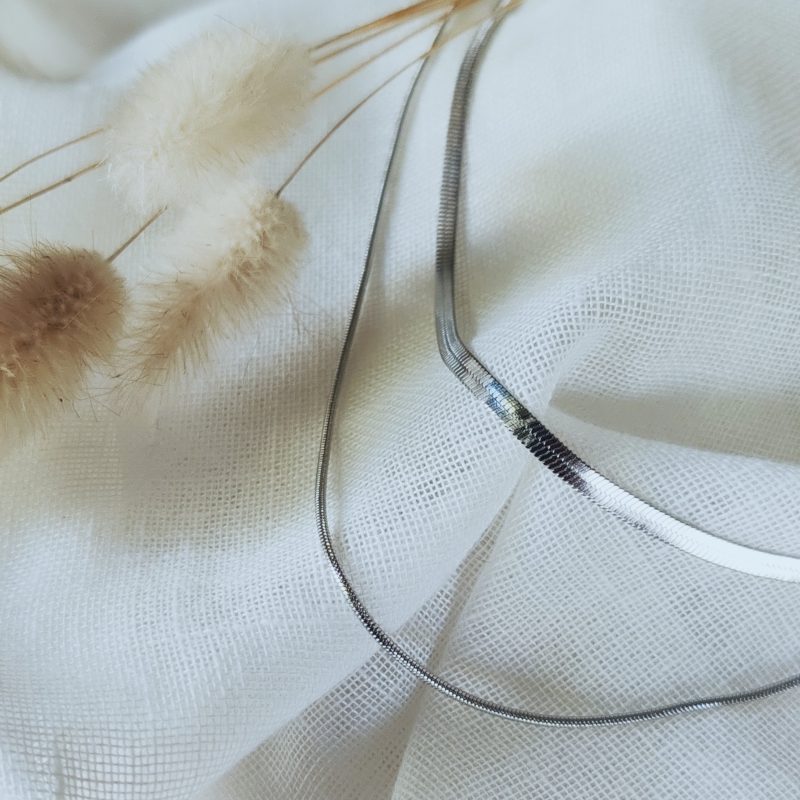 Double layer snake necklace