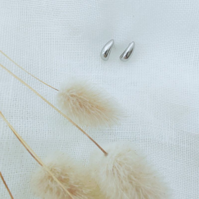 Teardrop silver earrings