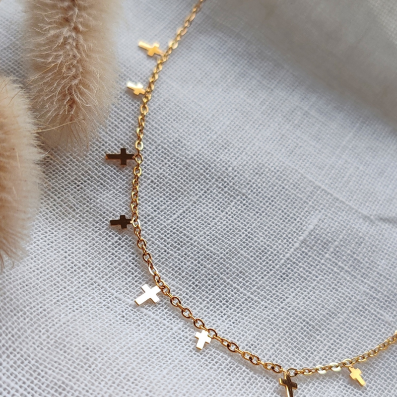 Mini cross necklace