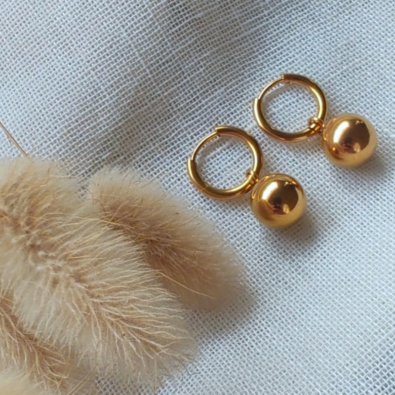Dangling ball earrings